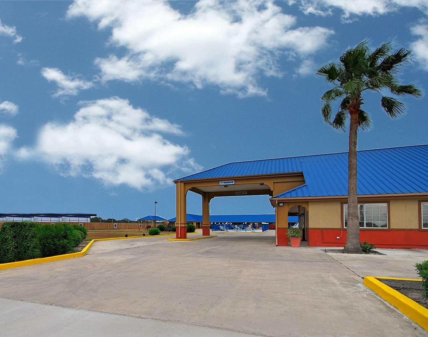 Americas Best Value Inn Sinton Bagian luar foto