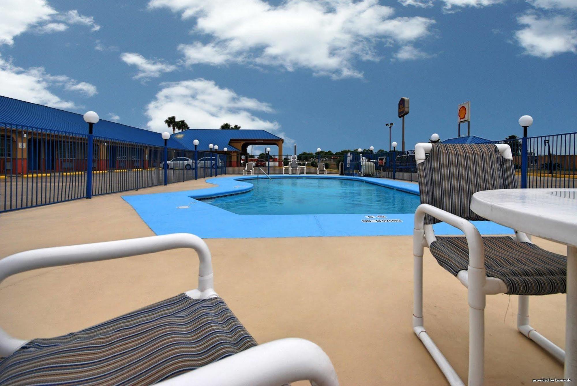 Americas Best Value Inn Sinton Bagian luar foto