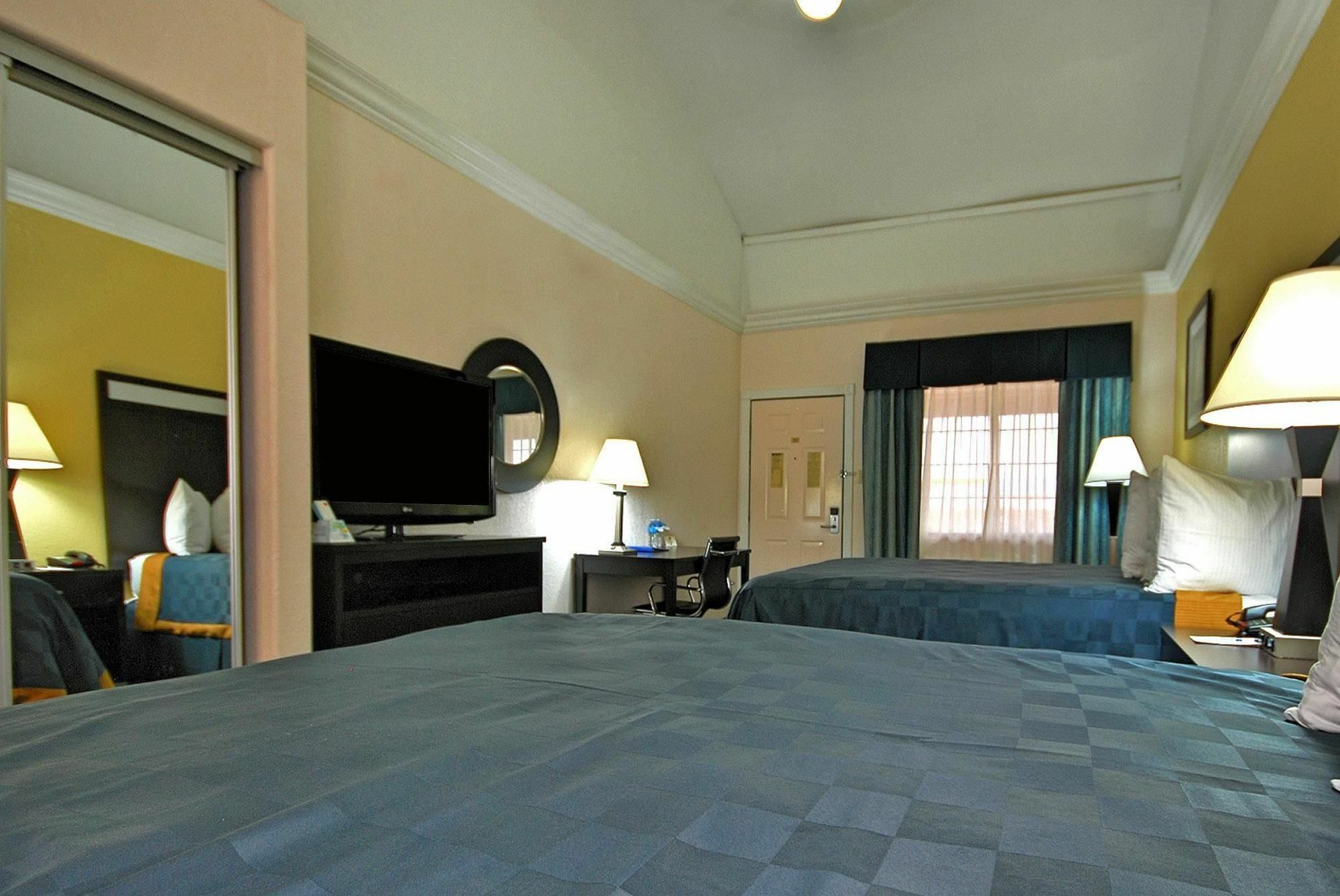 Americas Best Value Inn Sinton Bagian luar foto